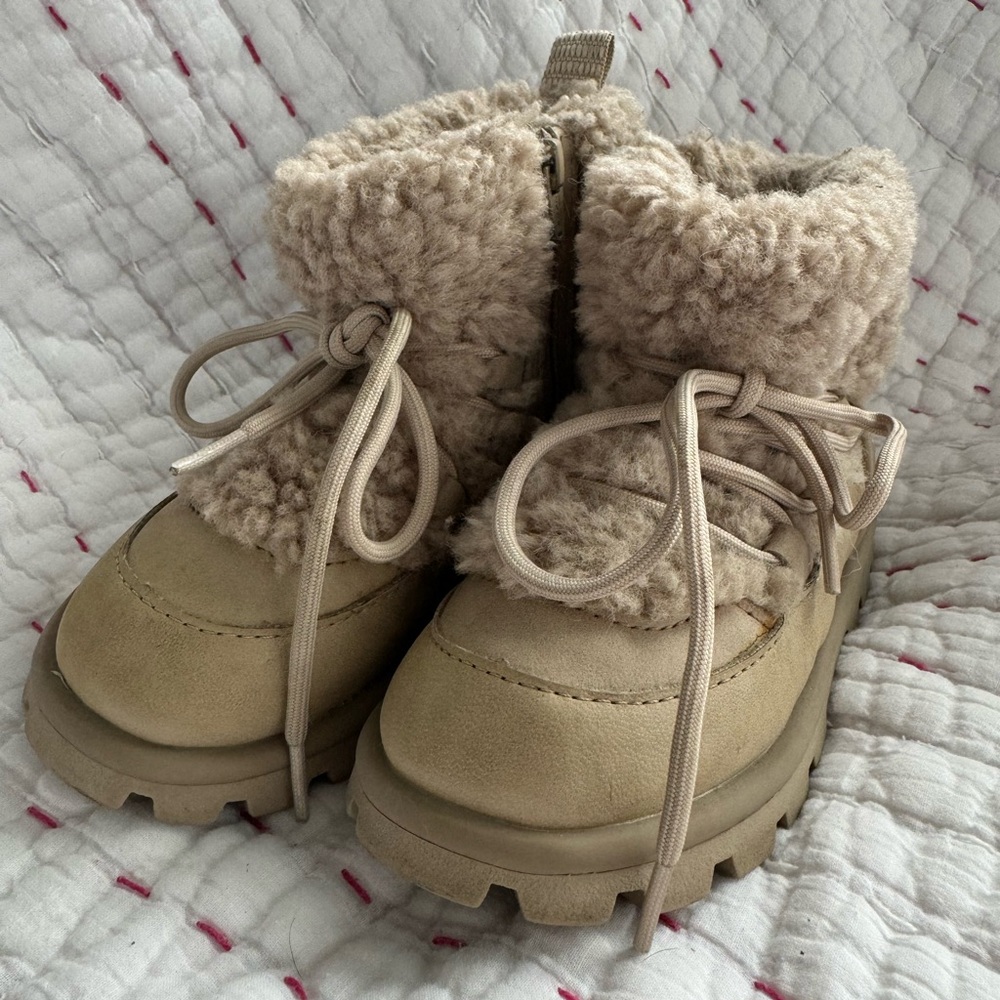 MNG Mango Girls Fuzzy Winter Lace Up Boots Size kids 9